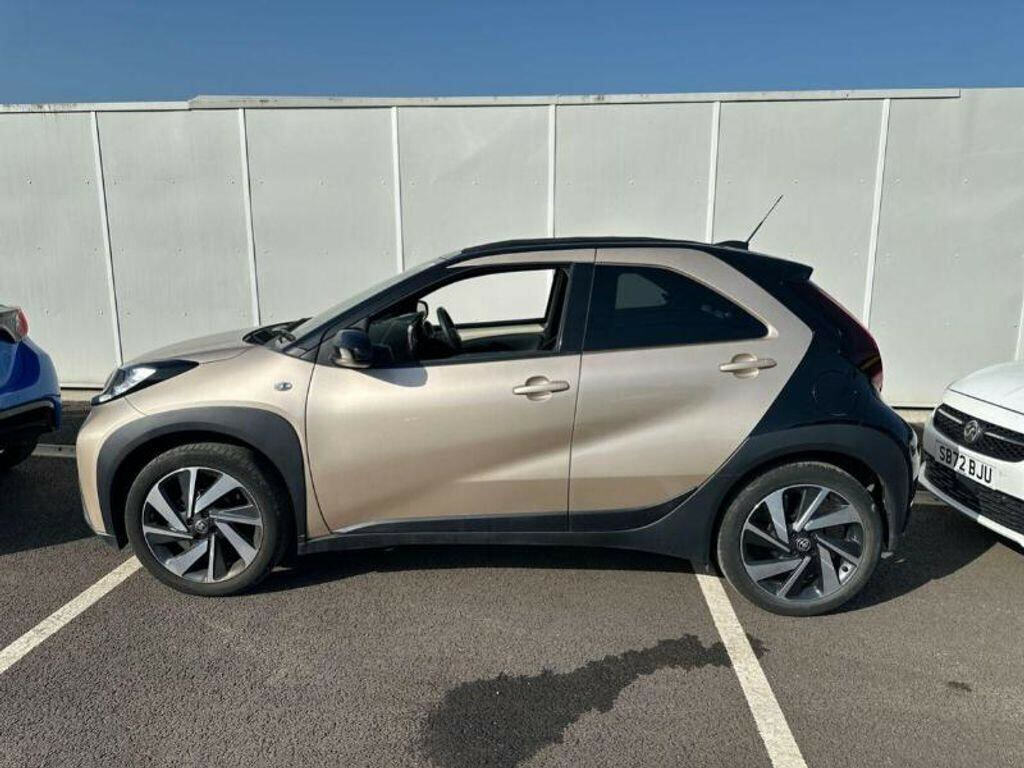 Toyota Aygo X Vvt-i Edge Gold #2