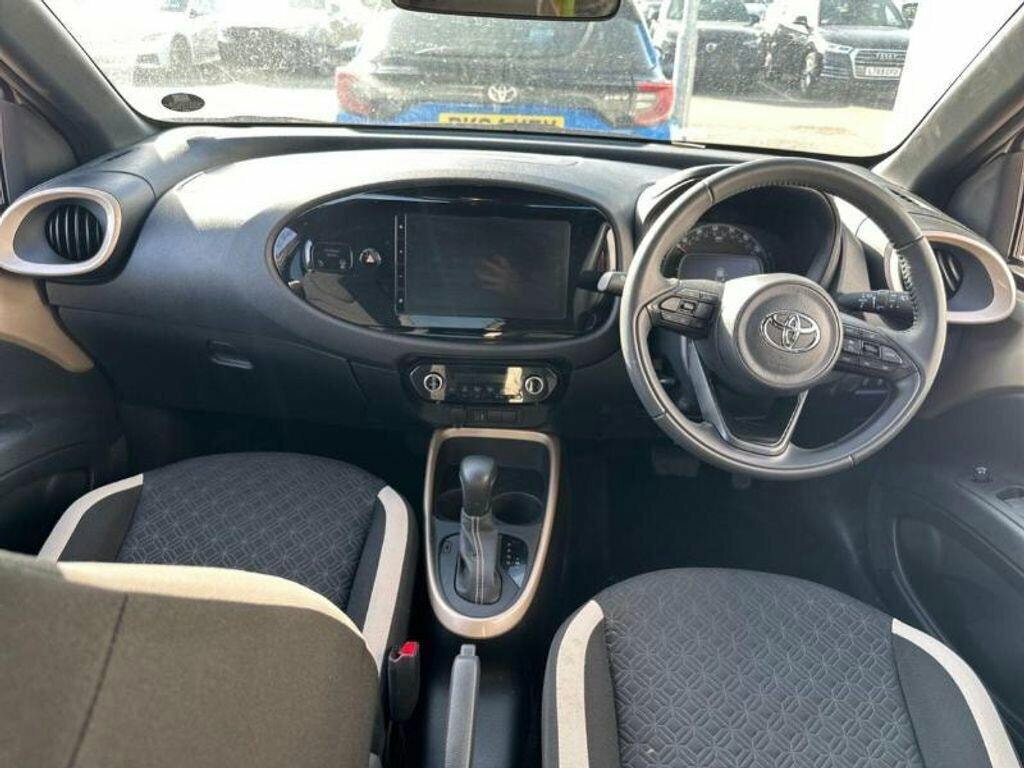 Toyota Aygo X Vvt-i Edge Gold #4