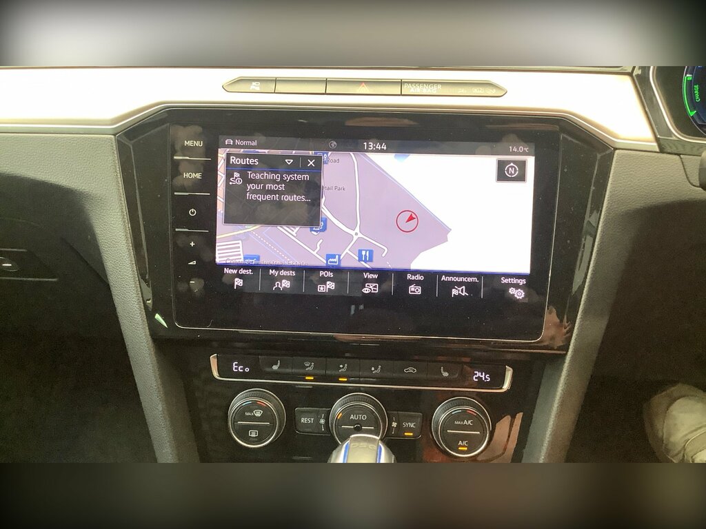 Volkswagen Passat 1.4 Tsi Gte Advance Estate Plug-in Hybr White #4