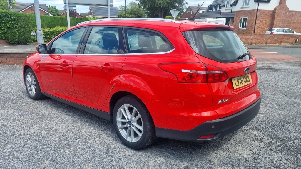 Ford Focus 1.5 Zetec Tdci LP16UWB Red #4