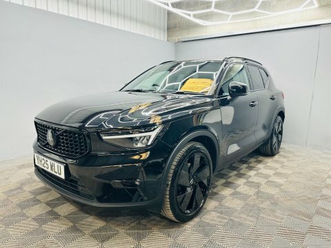 Volvo XC40 2.0 B4 Mhev YH25WLU Black #4