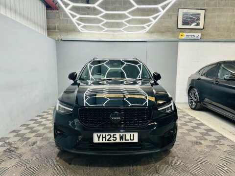 Volvo XC40 2.0 B4 Mhev YH25WLU Black #5