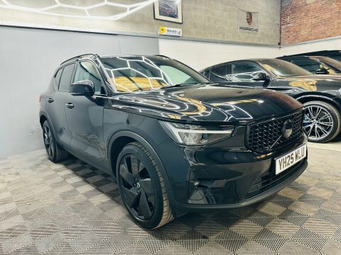 Volvo XC40 2.0 B4 Mhev YH25WLU Black #3