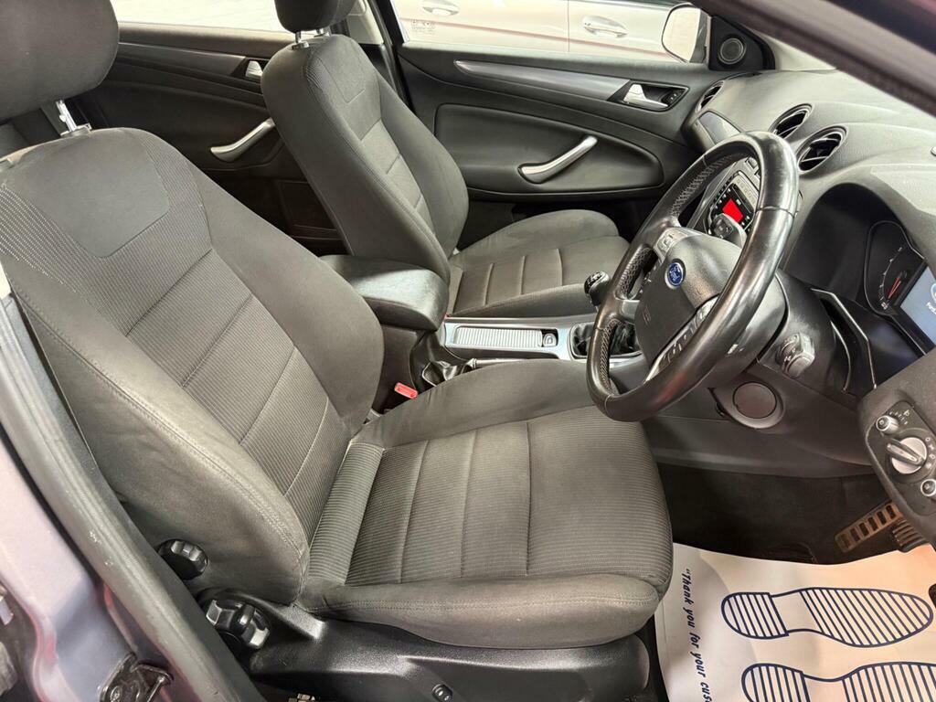 Ford Mondeo Hatchback 2.0 White #9
