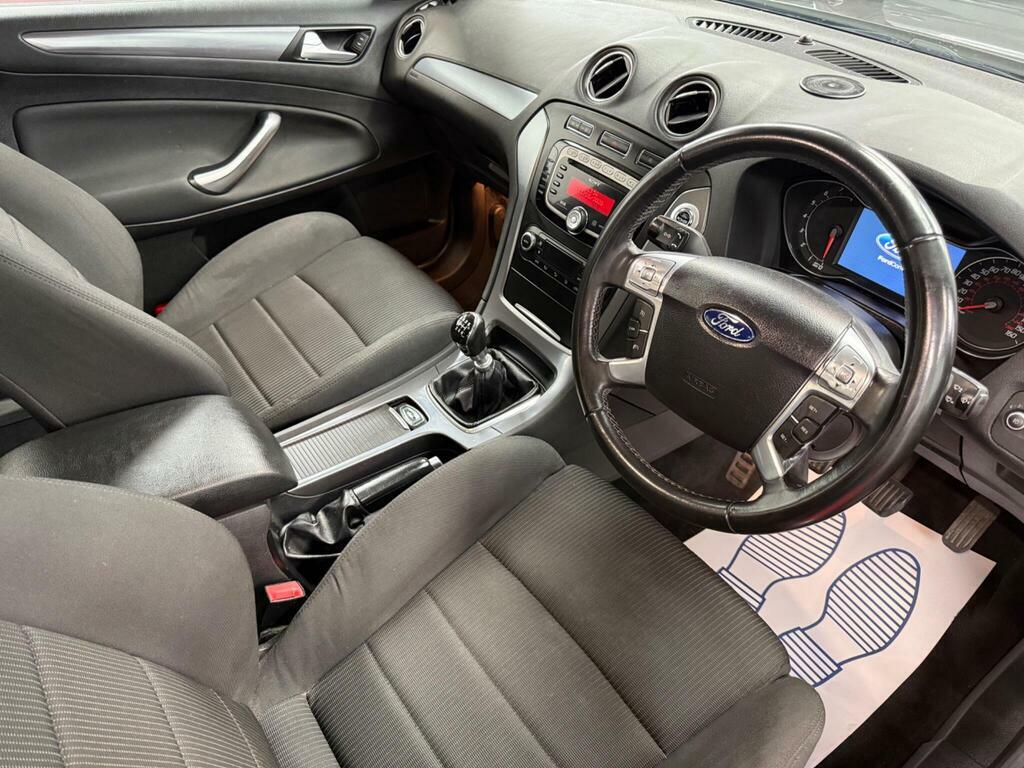 Ford Mondeo Hatchback 2.0 White #8