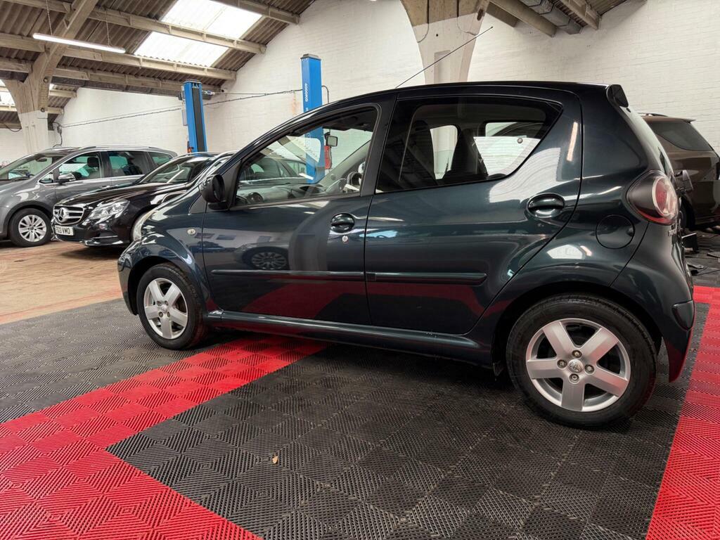Toyota Aygo 1.0 Vvt-i Ice Euro 5 Green #4