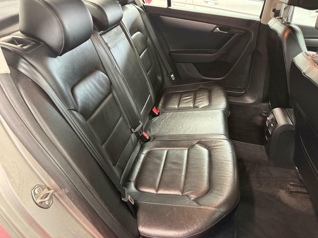 Volkswagen Passat Estate 1.6 Black #12