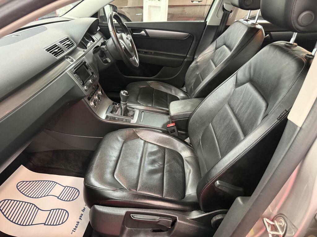 Volkswagen Passat Estate 1.6 Black #9