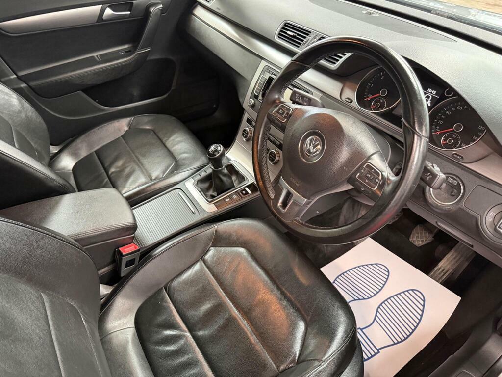 Volkswagen Passat Estate 1.6 Black #10