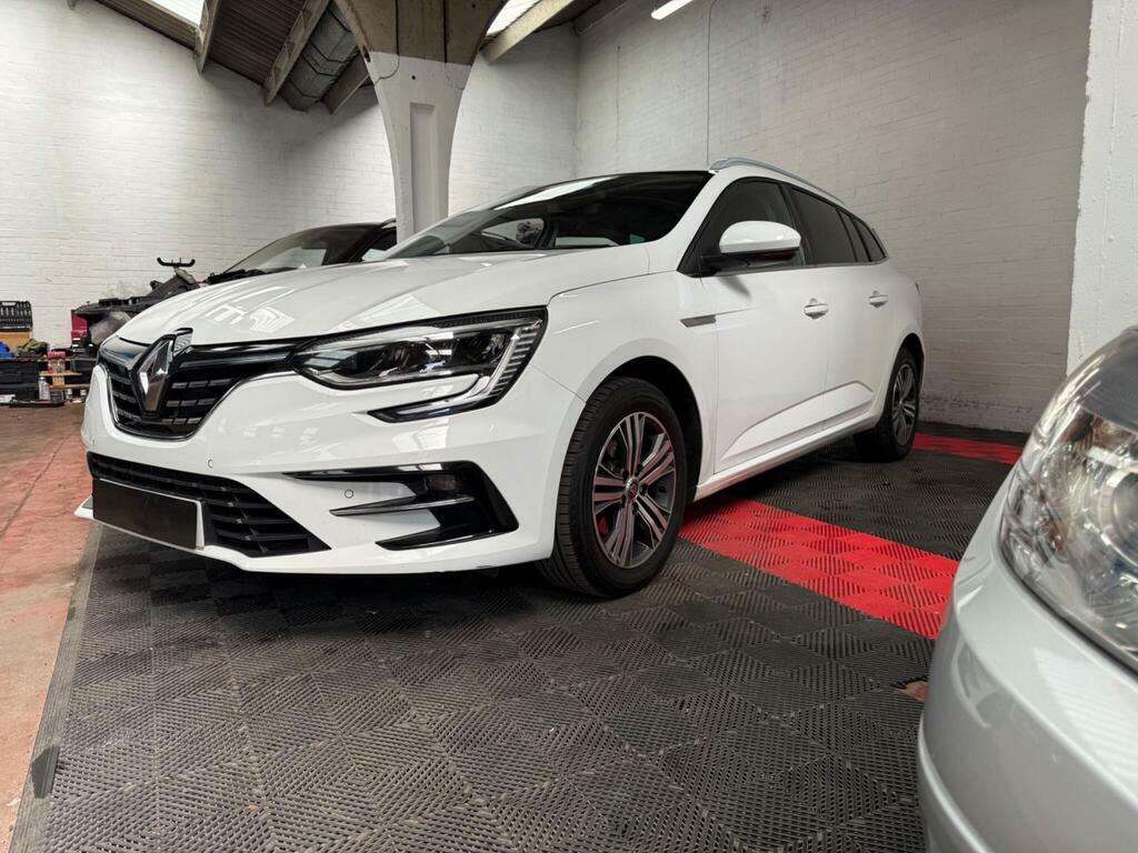 Renault Megane 1.5 Blue Dci Iconic Sport Tourer Euro 6 S S White #3