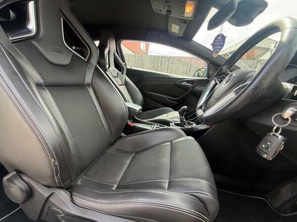 Vauxhall Astra GTC Gtc 1.7 Limited Edition Cdti Ss 108 Bhp White #12