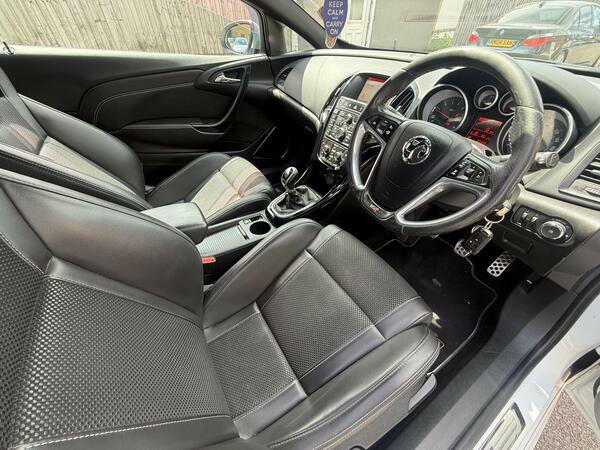Vauxhall Astra GTC Gtc 1.7 Limited Edition Cdti Ss 108 Bhp White #10