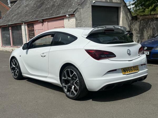 Vauxhall Astra GTC Gtc 1.7 Limited Edition Cdti Ss 108 Bhp White #7