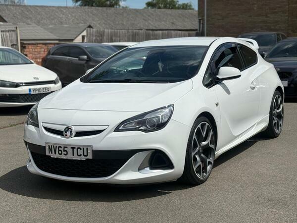 Vauxhall Astra GTC Gtc 1.7 Limited Edition Cdti Ss 108 Bhp White #9