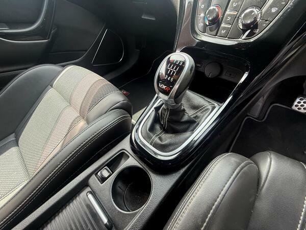 Vauxhall Astra GTC Gtc 1.7 Limited Edition Cdti Ss 108 Bhp White #14