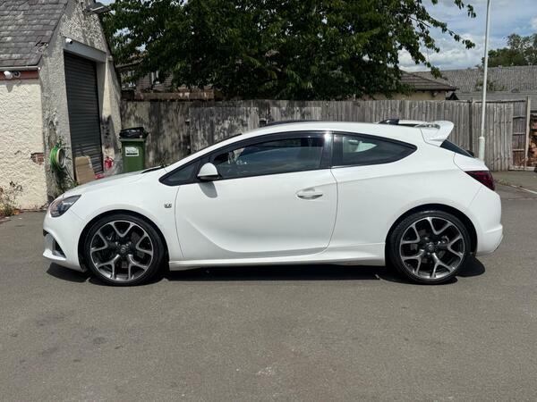 Vauxhall Astra GTC Gtc 1.7 Limited Edition Cdti Ss 108 Bhp White #8