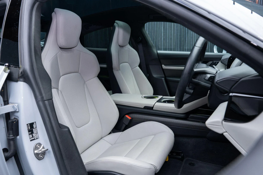 Porsche Taycan Performance Plus 93.4Kwh Turbo S 4Wd 11K Grey