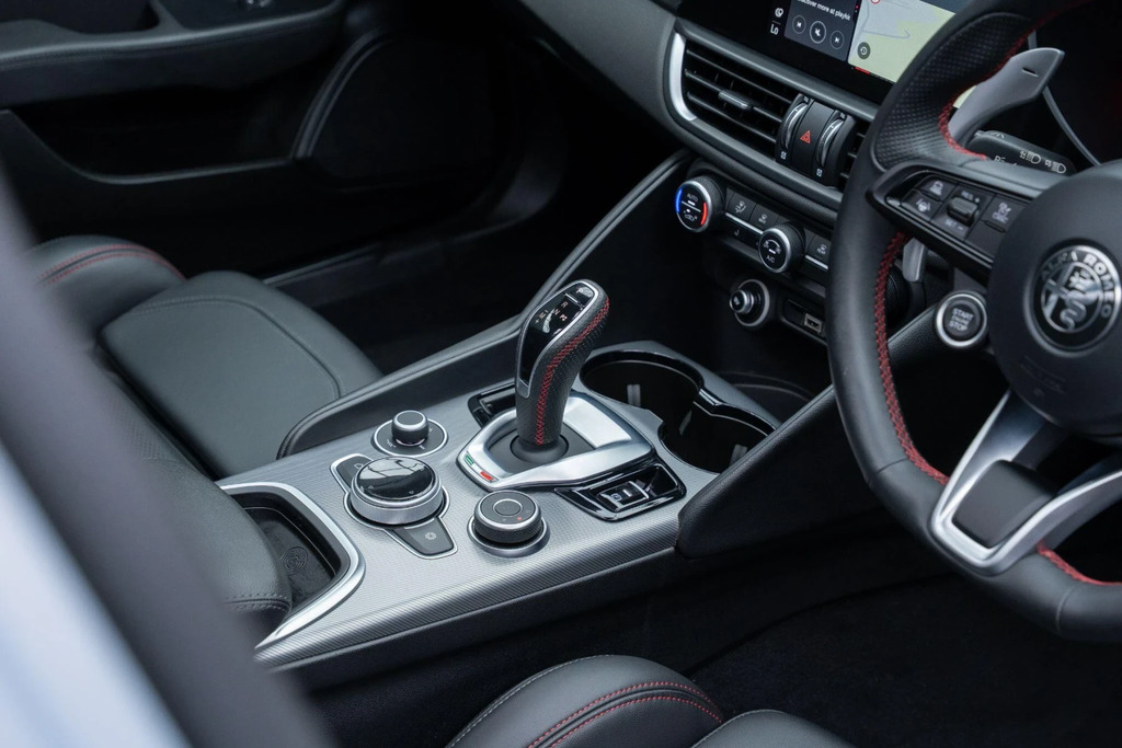 Alfa Romeo Giulia 2.0 Turbo Sprint Blue #36