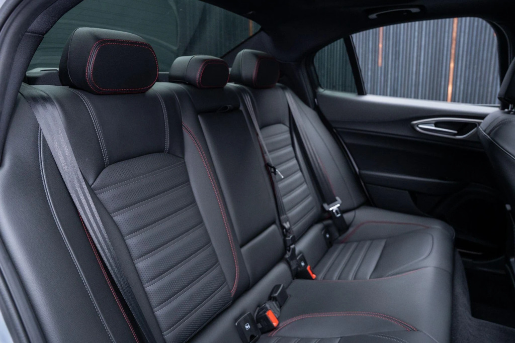 Alfa Romeo Giulia 2.0 Turbo Sprint Blue #14