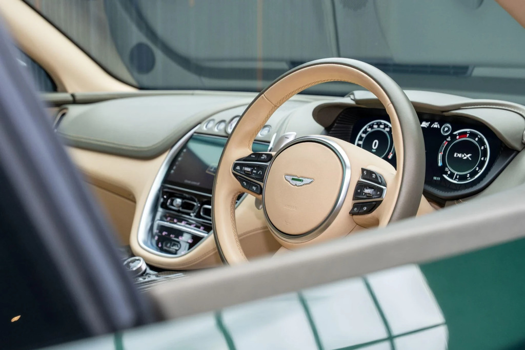 Aston Martin DBX 4.0 Twin Turbo 700 Bhp Grey #40