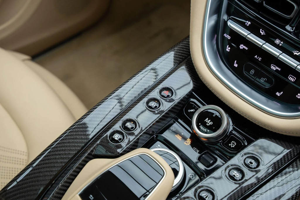 Aston Martin DBX 4.0 Twin Turbo 700 Bhp Grey #26