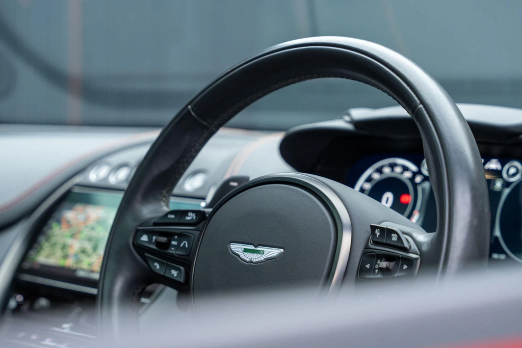Aston Martin DBX 4.0L V8 707 Silver #44