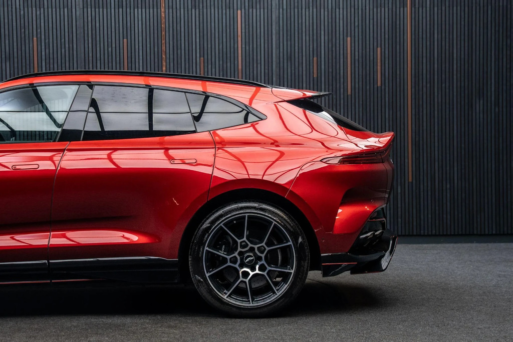 Aston Martin DBX 4.0L V8 707 Silver #17