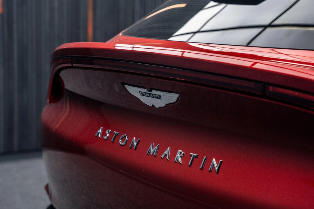 Aston Martin DBX 4.0L V8 707 Silver #23