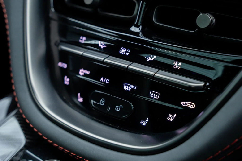 Aston Martin DBX 4.0L V8 707 Silver #20