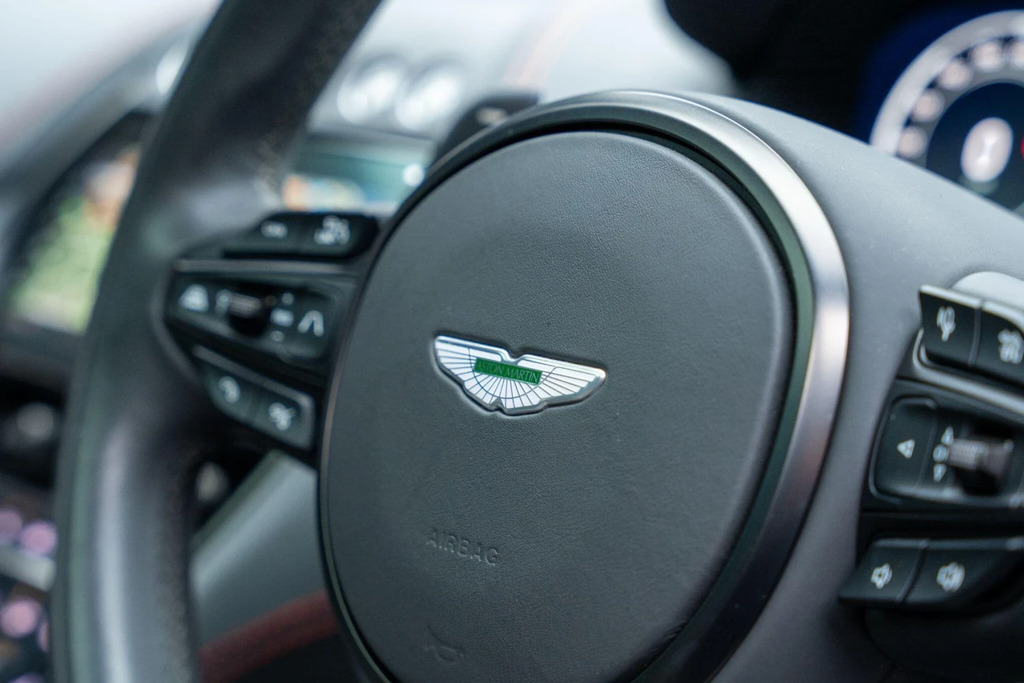 Aston Martin DBX 4.0L V8 707 Silver #31