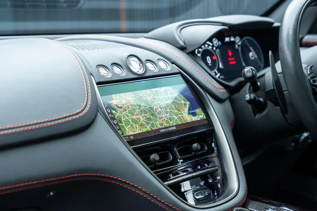 Aston Martin DBX 4.0L V8 707 Silver #43