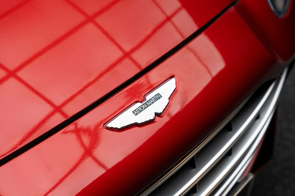 Aston Martin DBX 4.0L V8 707 Silver #25
