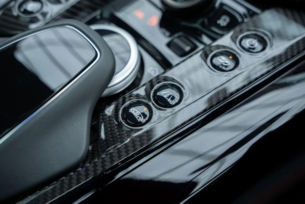 Aston Martin DBX 4.0L V8 707 Silver #26