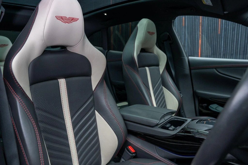 Aston Martin DBX 4.0L V8 707 Silver #12