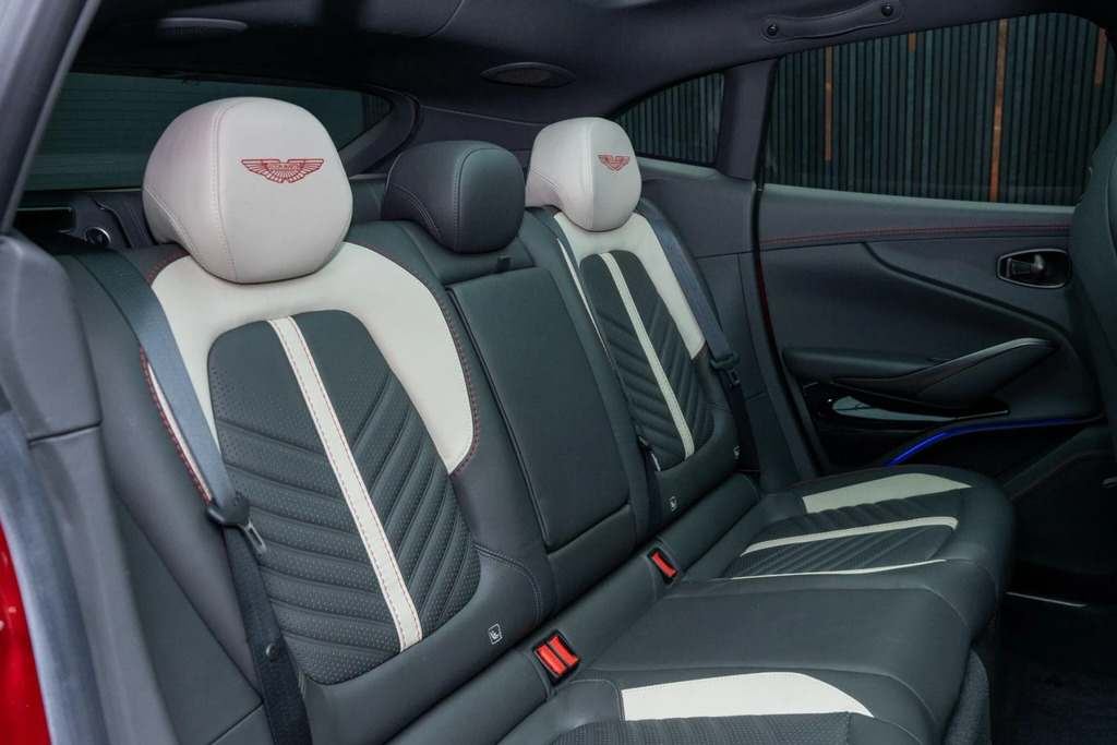Aston Martin DBX 4.0L V8 707 Silver #14