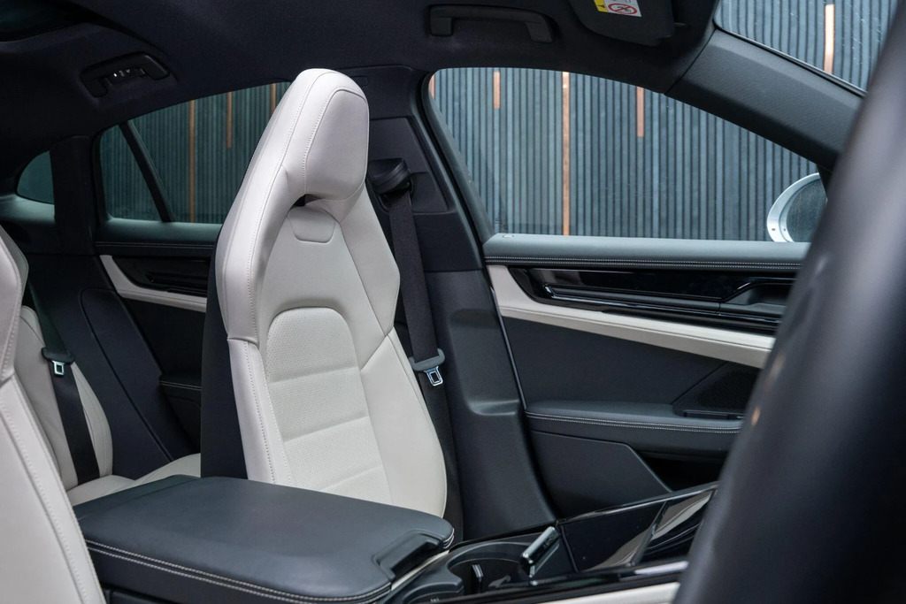 Porsche Panamera Panamera 4 Platinum Edition Silver #40