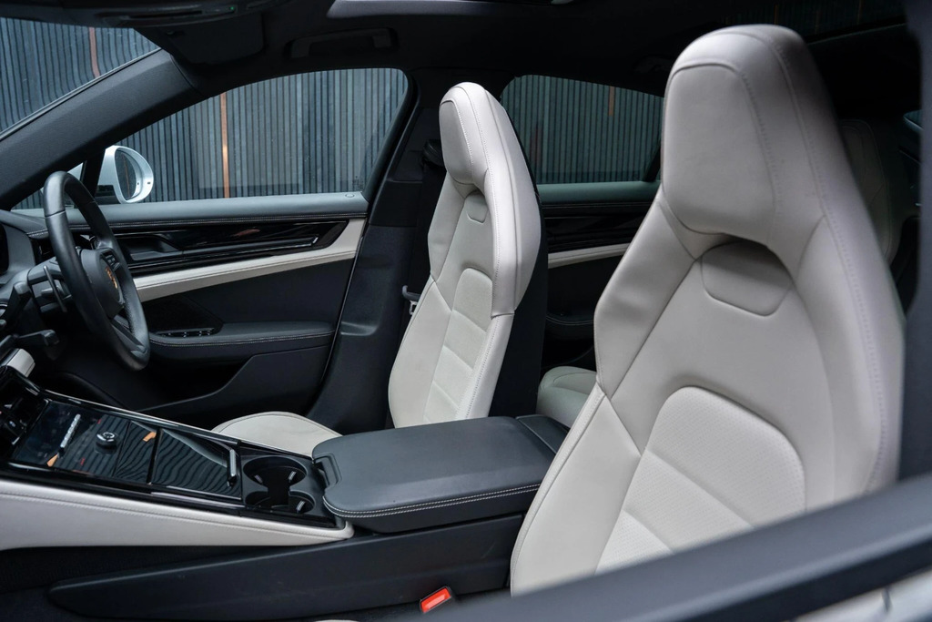 Porsche Panamera Panamera 4 Platinum Edition Silver #44