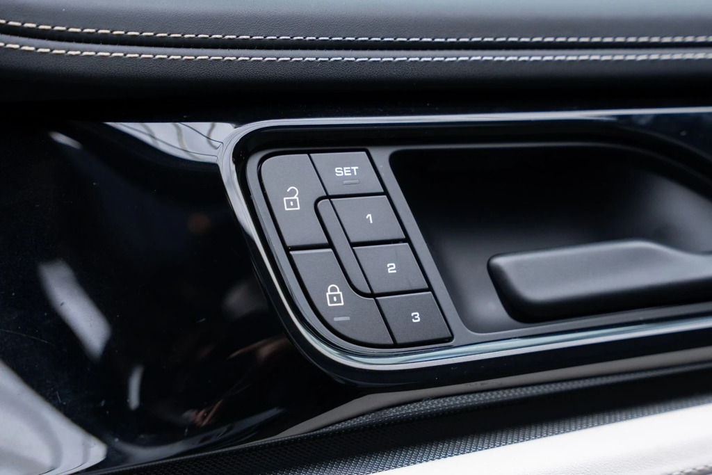 Porsche Panamera Panamera 4 Platinum Edition Silver #31