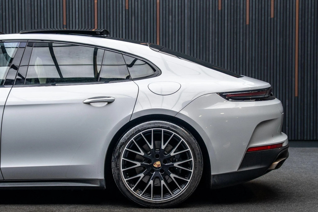 Porsche Panamera Panamera 4 Platinum Edition Silver #17