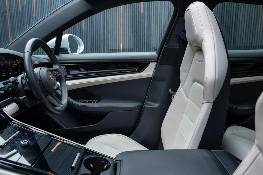 Porsche Panamera Panamera 4 Platinum Edition Silver #42