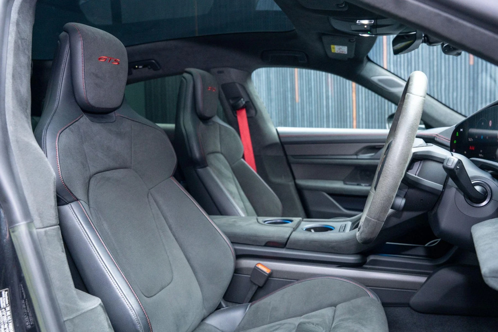Porsche Taycan Performance Plus 93.4Kwh Gts Sport Turismo 4W Grey