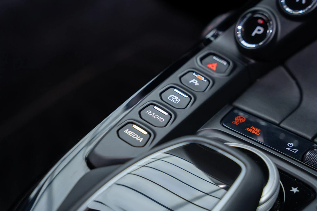 Aston Martin Vantage Zf 8 Speed Orange #16