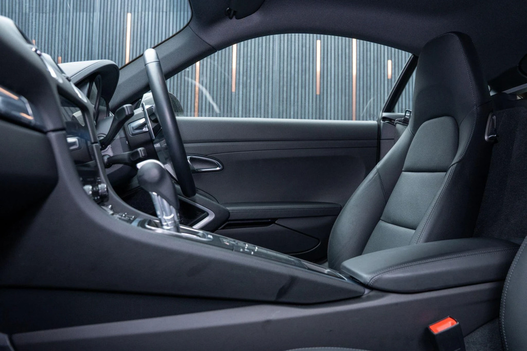 Porsche 718 Cayman 4.0 Gt4 Pdk Silver #37