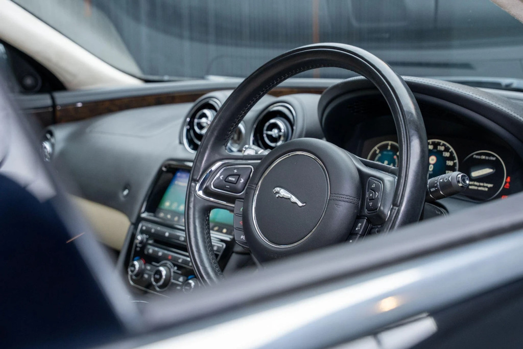 Jaguar XJ 4.2 Executive Saloon Black #41