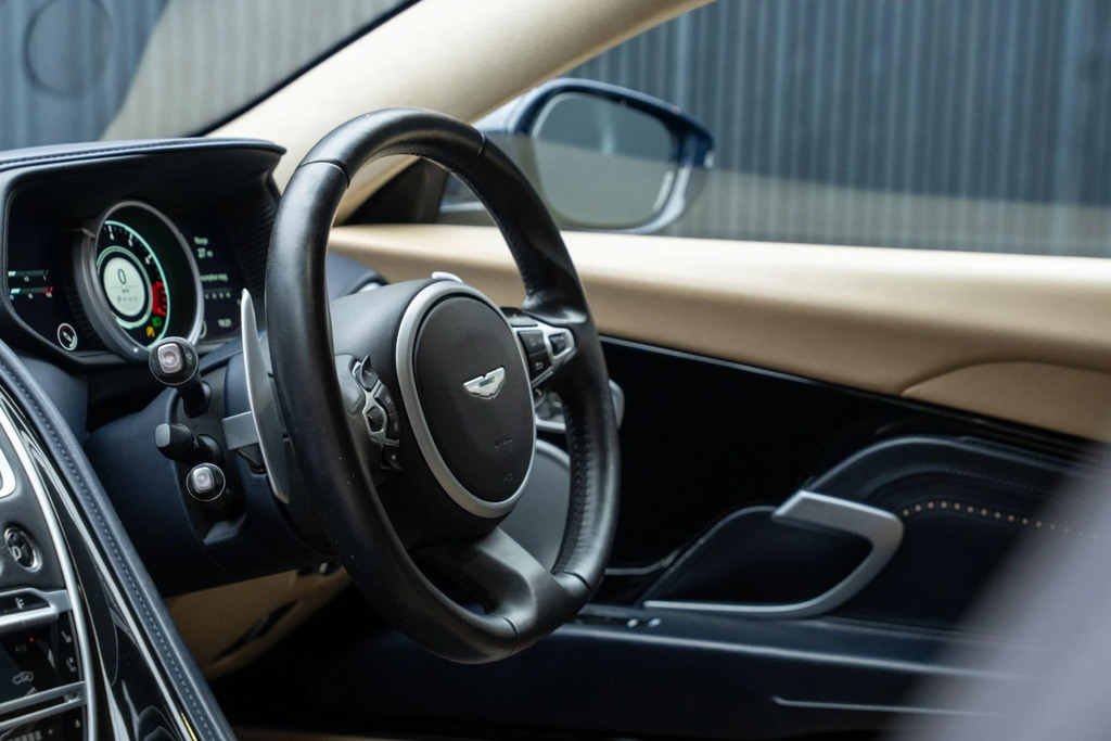 Aston Martin DB11 V8 Auto White #20