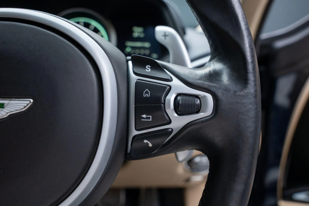 Aston Martin DB11 V8 Auto White #18