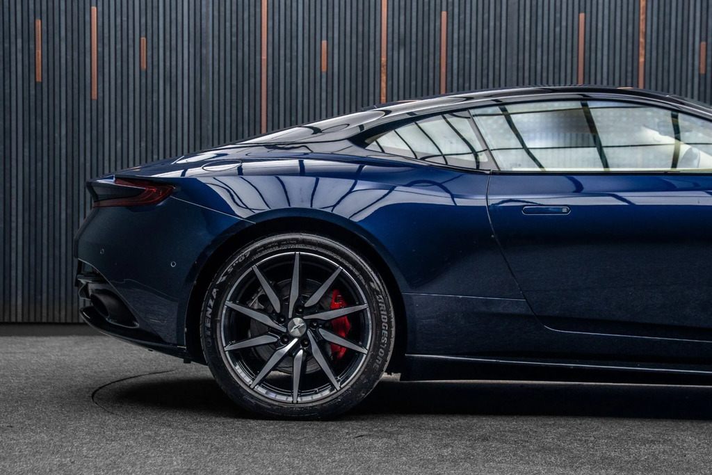 Aston Martin DB11 V8 Auto White #19