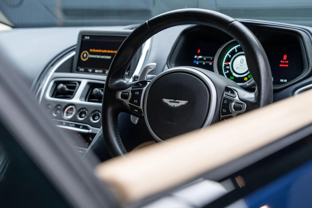 Aston Martin DB11 V8 Auto White #31