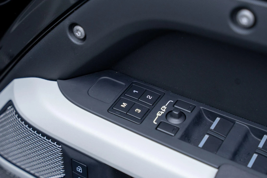 Land Rover Defender 130 X-dynamic Hse Grey #23