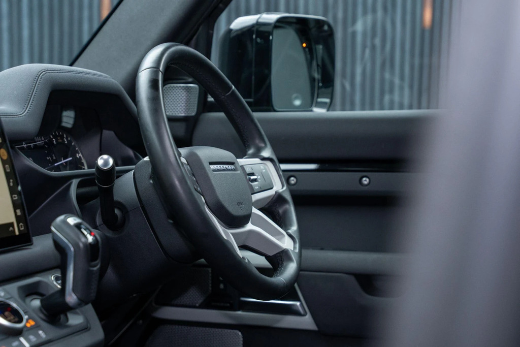 Land Rover Defender 130 X-dynamic Hse Grey #40